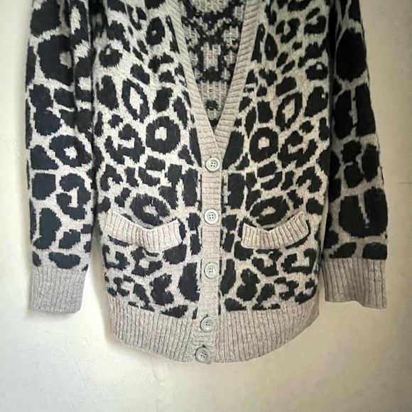 Topshop leopard print v-neck cardigan with front buttons & pockets - Picture 6 of 11